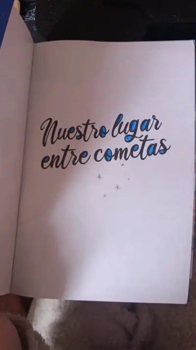 Libro'Nuestro lugar entre cometas' de Fernanda Nia - miniatura 2