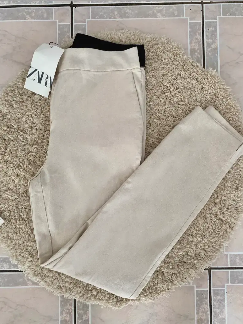 Pantalones beige de mujer Zara con cintura elástica