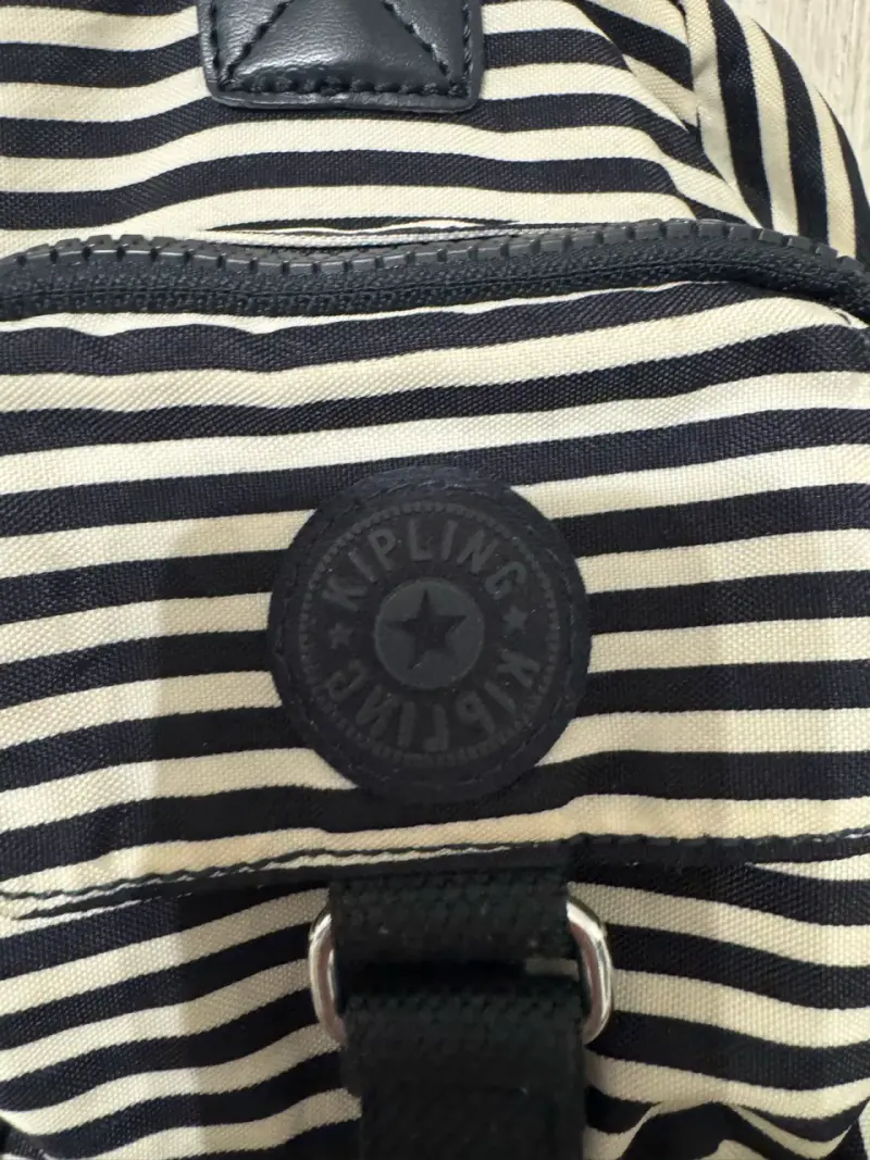 Bolso Kipling a rayas blanco y negro - 3