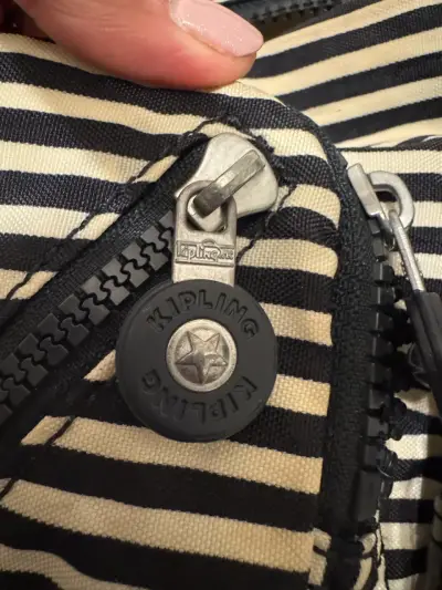 Bolso Kipling a rayas blanco y negro - miniatura 4