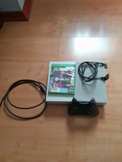 Consola Xbox One S con control y juego FIFA 21 - miniatura 2