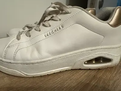 Zapatillas blancas Skechers con detalles dorados - miniatura 3