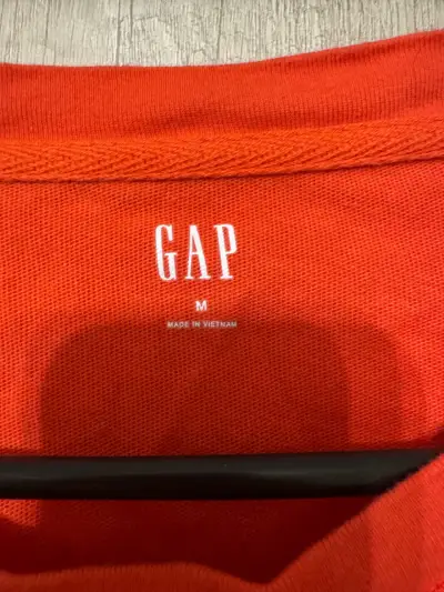 Polera roja GAP para mujer - miniatura 3