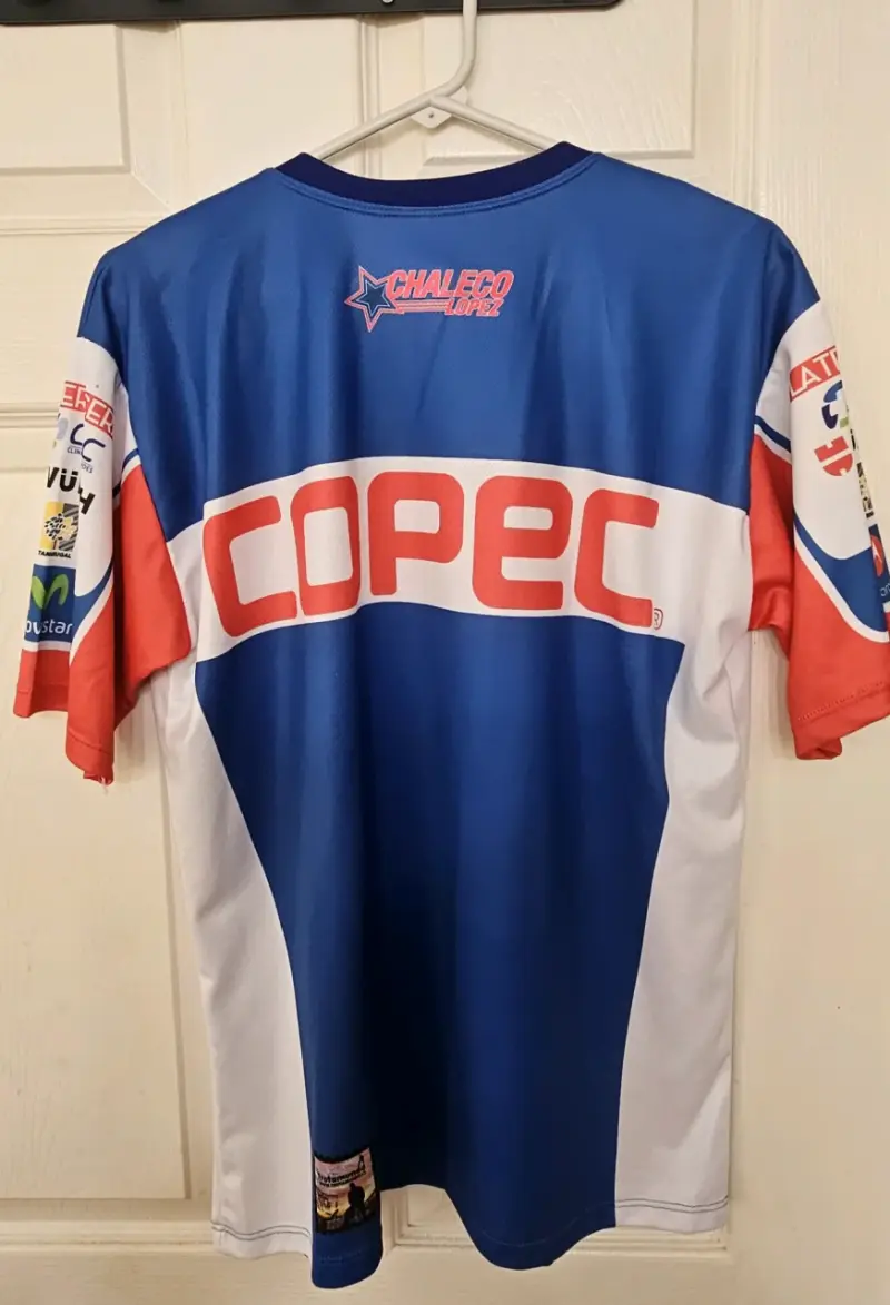 Polera deportiva Mahindra firmada Chaleco López - 4