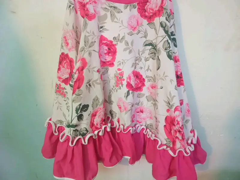 Vestido floral con volantes para mujer - 1