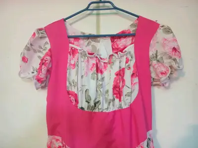 Vestido floral con volantes para mujer - miniatura 2