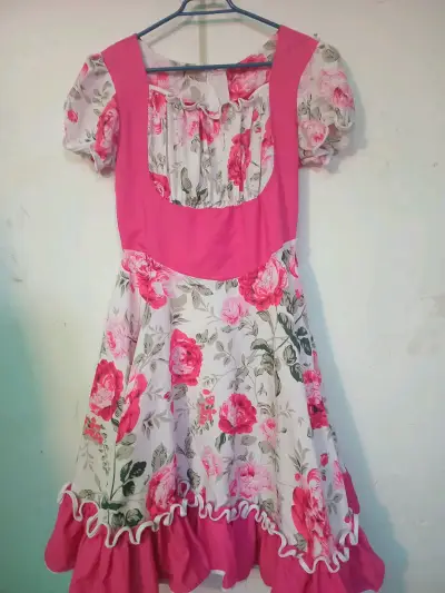 Vestido floral con volantes para mujer - miniatura 3