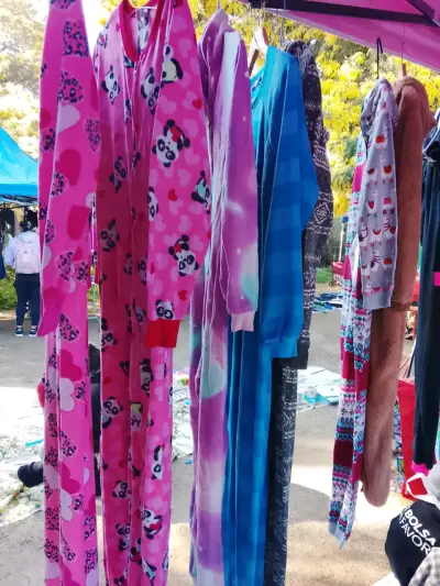 Pijamas enteros de polar para niños con diseños divertidos - miniatura 1