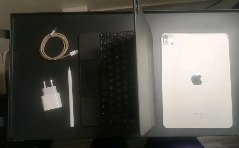 iPad Pro con teclado original y Apple Pencil - 2