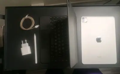 iPad Pro con teclado original y Apple Pencil - miniatura 2