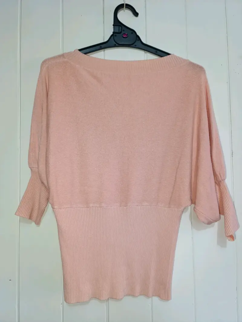 Suéter de mujer color durazno con cuello en V - 3