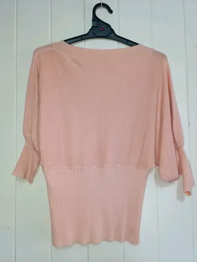 Suéter de mujer color durazno con cuello en V - miniatura 3