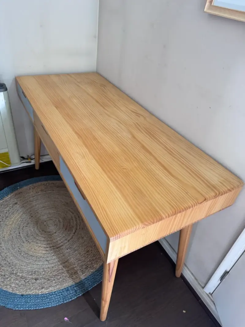 Escritorio de madera con cajones estilo moderno - 2