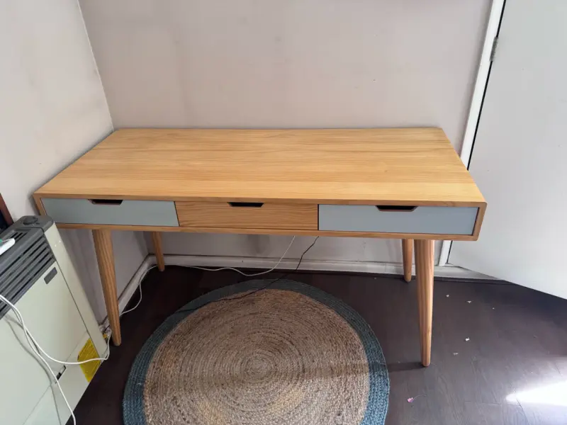 Escritorio de madera con cajones estilo moderno - 4