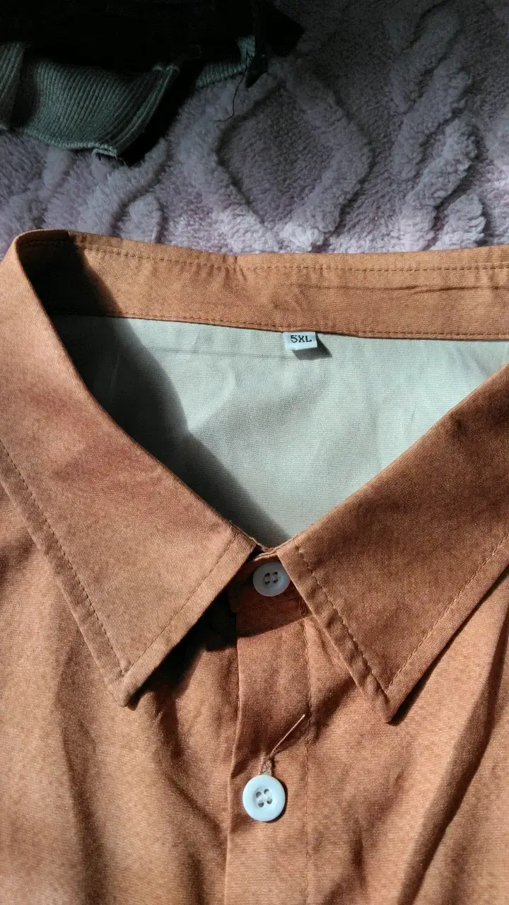 Camisa marrón con diseño étnico para hombre - 2