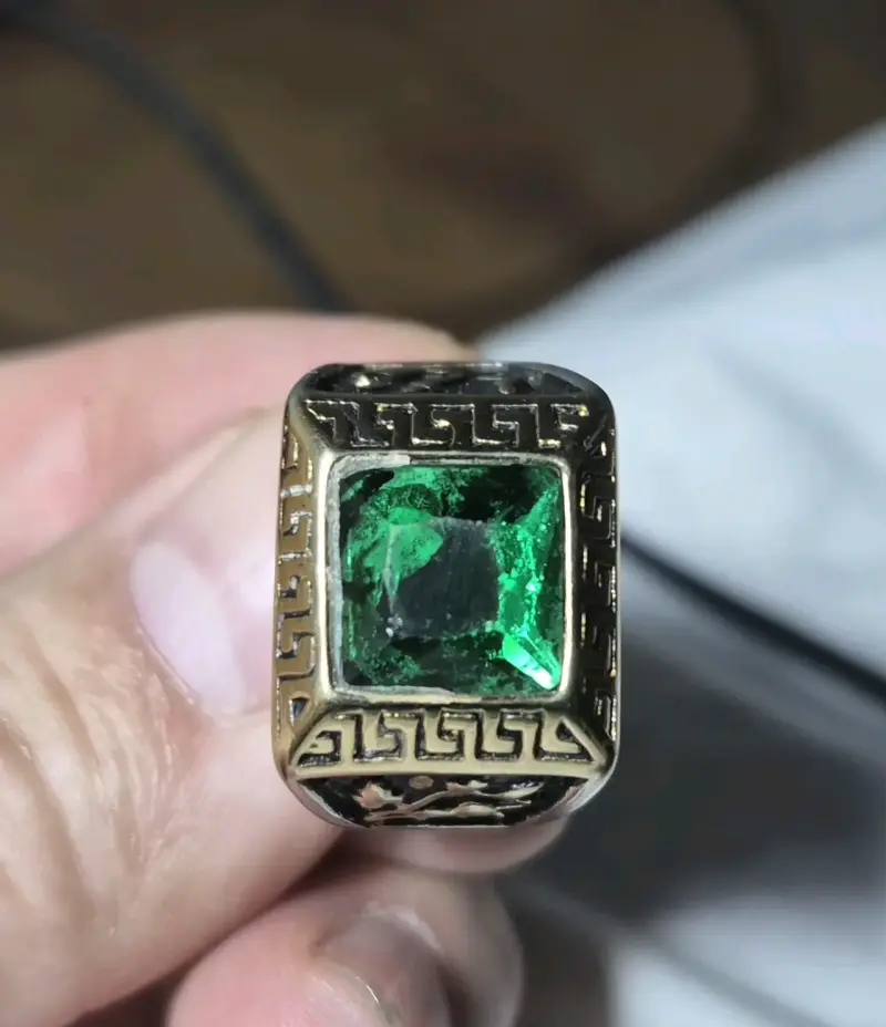 Anillo de sello con piedra verde y diseño grabado - 3