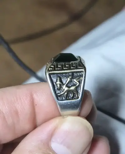 Anillo de sello con piedra verde y diseño grabado - miniatura 4