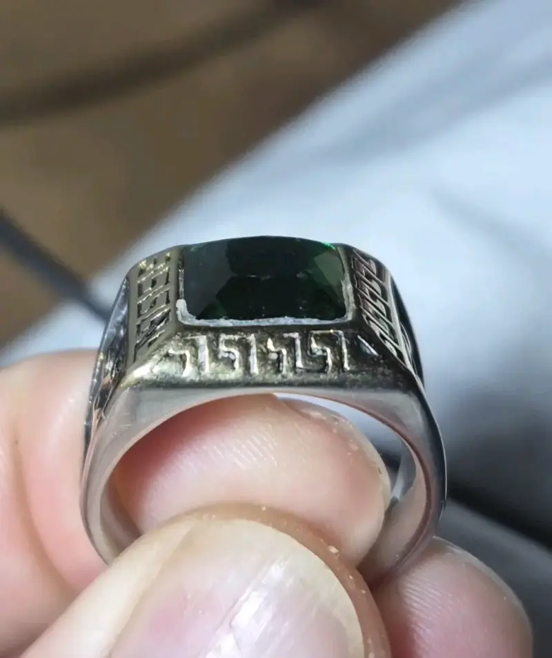 Anillo de sello con piedra verde y diseño grabado - 5