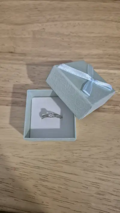 Anillo de compromiso con caja elegante - miniatura 2