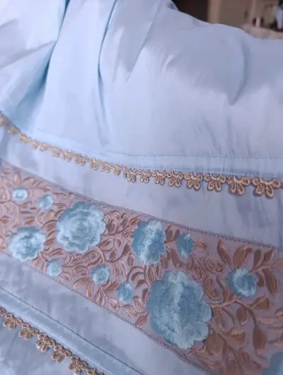 Vestido tradicional Landhaus con bordados azules - miniatura 6