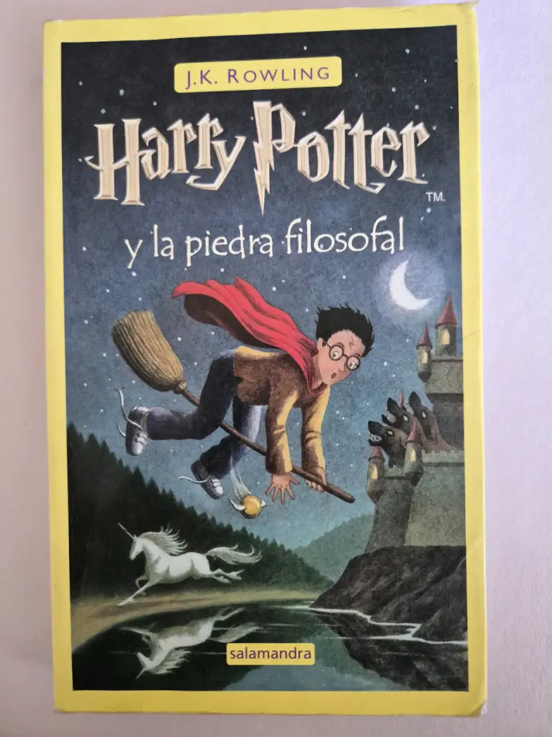 Libro:"Harry Potter y la Piedra Filosofal"de J.K.