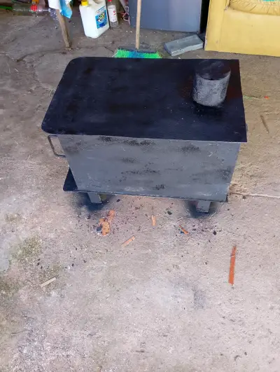 Estufa a leña de acero negra para exteriores - miniatura 1