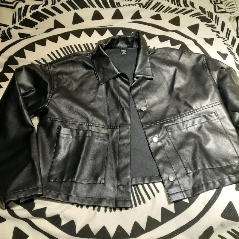 Chaqueta de cuero sintético negra Dazy ,Shein. - 1