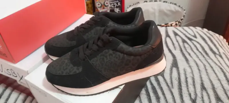 Zapatillas negras con diseño animal print Marquis - 1