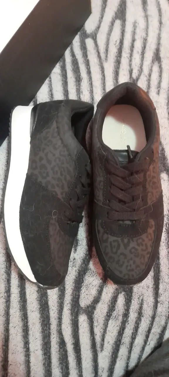 Zapatillas negras con diseño animal print Marquis - 3