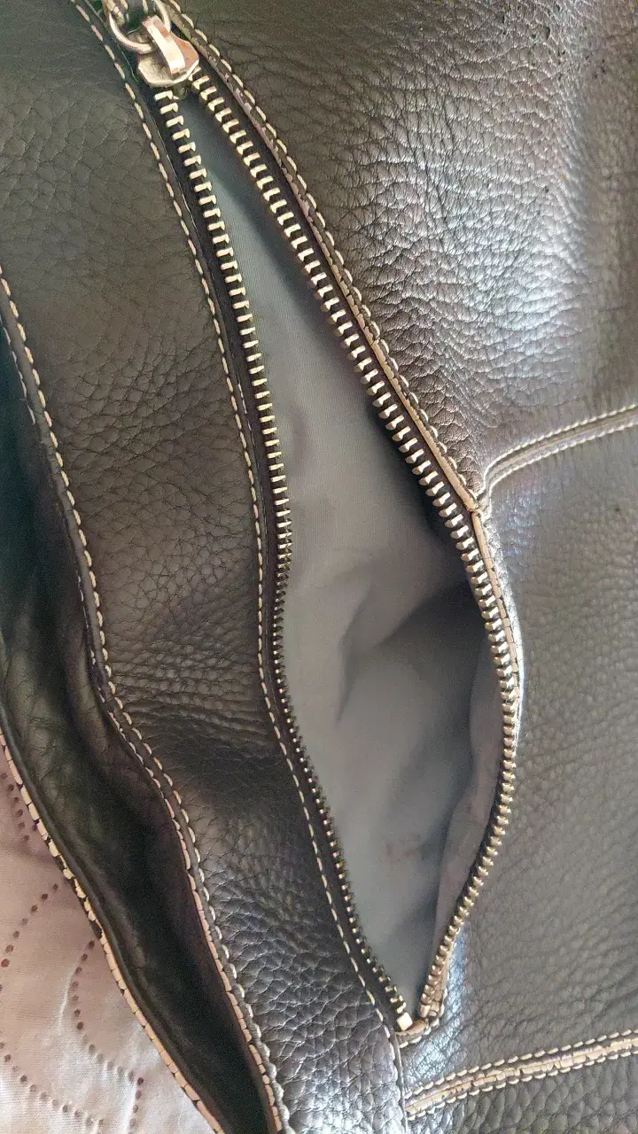Bolso de cuero negro Cole Haan con cierre - 2
