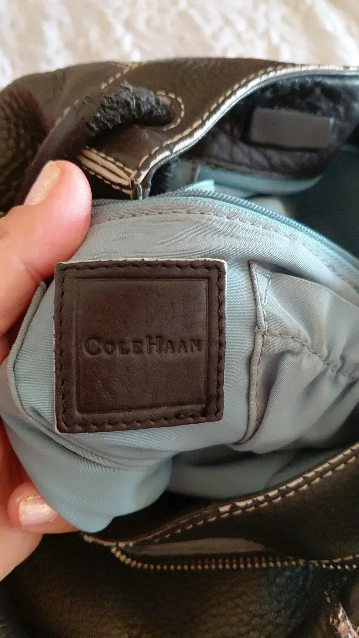 Bolso de cuero negro Cole Haan con cierre - 4