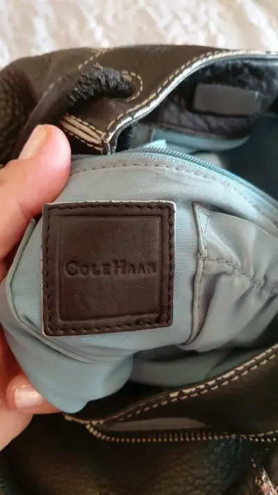 Bolso de cuero negro Cole Haan con cierre - miniatura 4