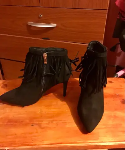 Botines de tacón alto con flecos negros - miniatura 4