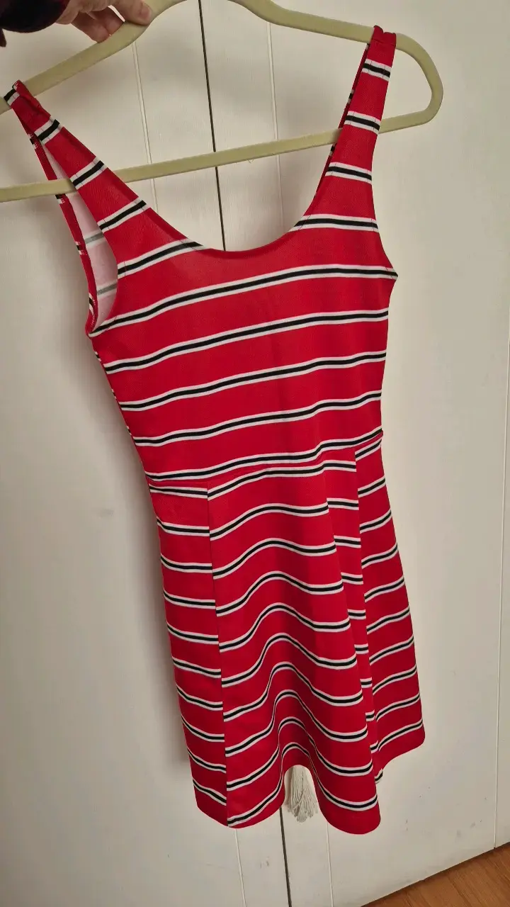 Vestido rojo a rayas sin mangas - 2