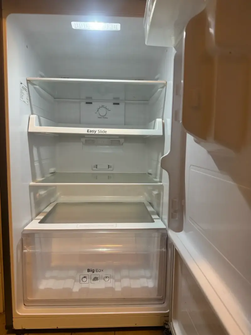 Refrigerador Samsung con dispensador de agua - 2