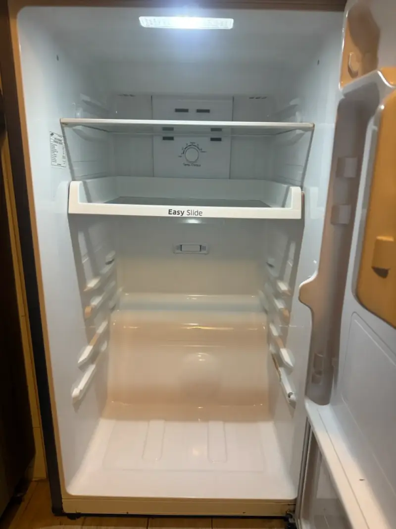Refrigerador Samsung con dispensador de agua - 3