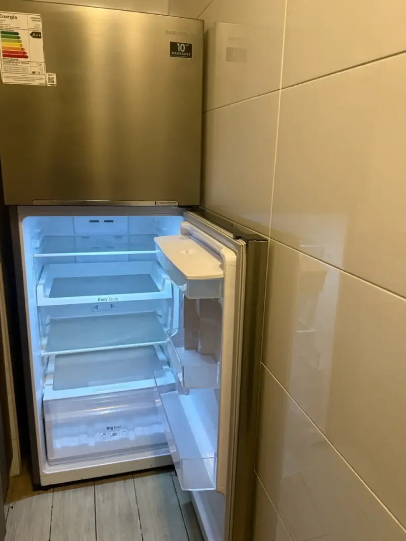 Refrigerador Samsung con dispensador de agua - 5
