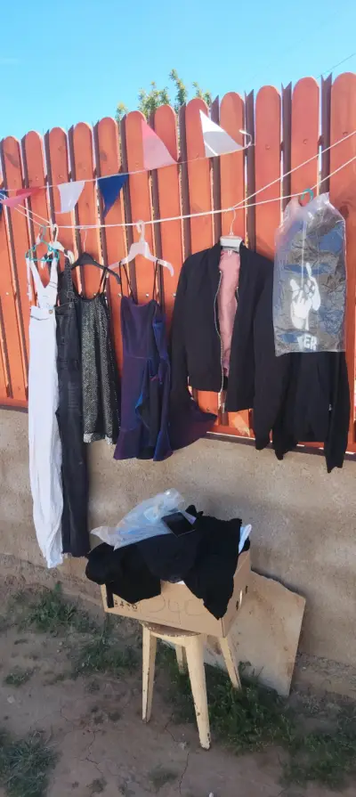 Ropa y zapatos de mujer - miniatura 1