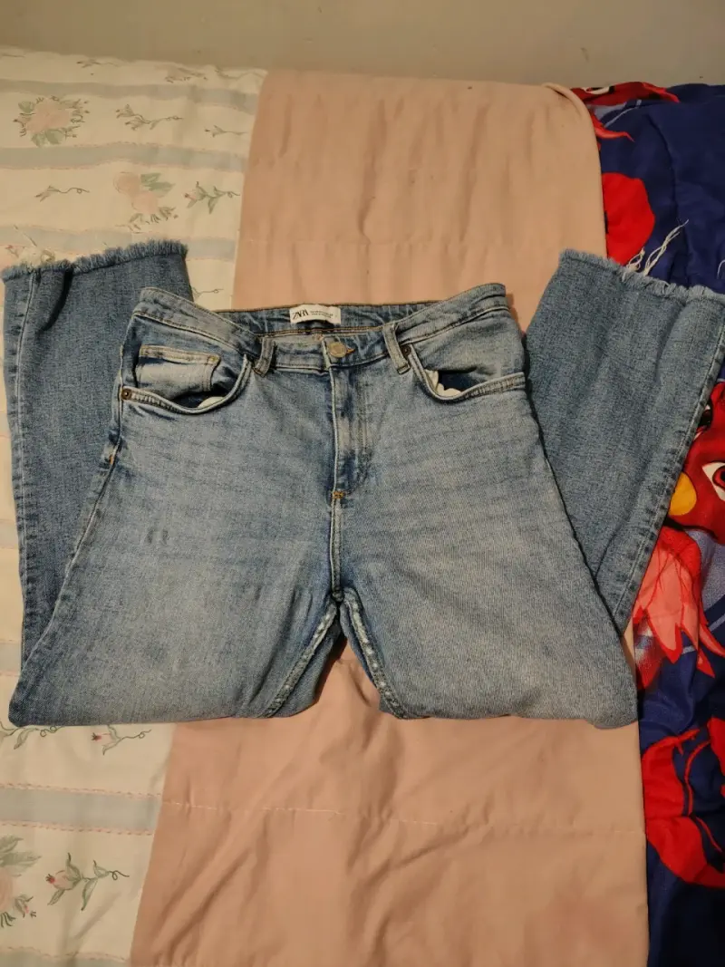 Jeans de mezclilla azul claro Zara para mujer - 2