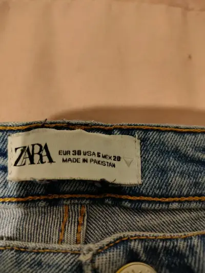 Jeans de mezclilla azul claro Zara para mujer - miniatura 3