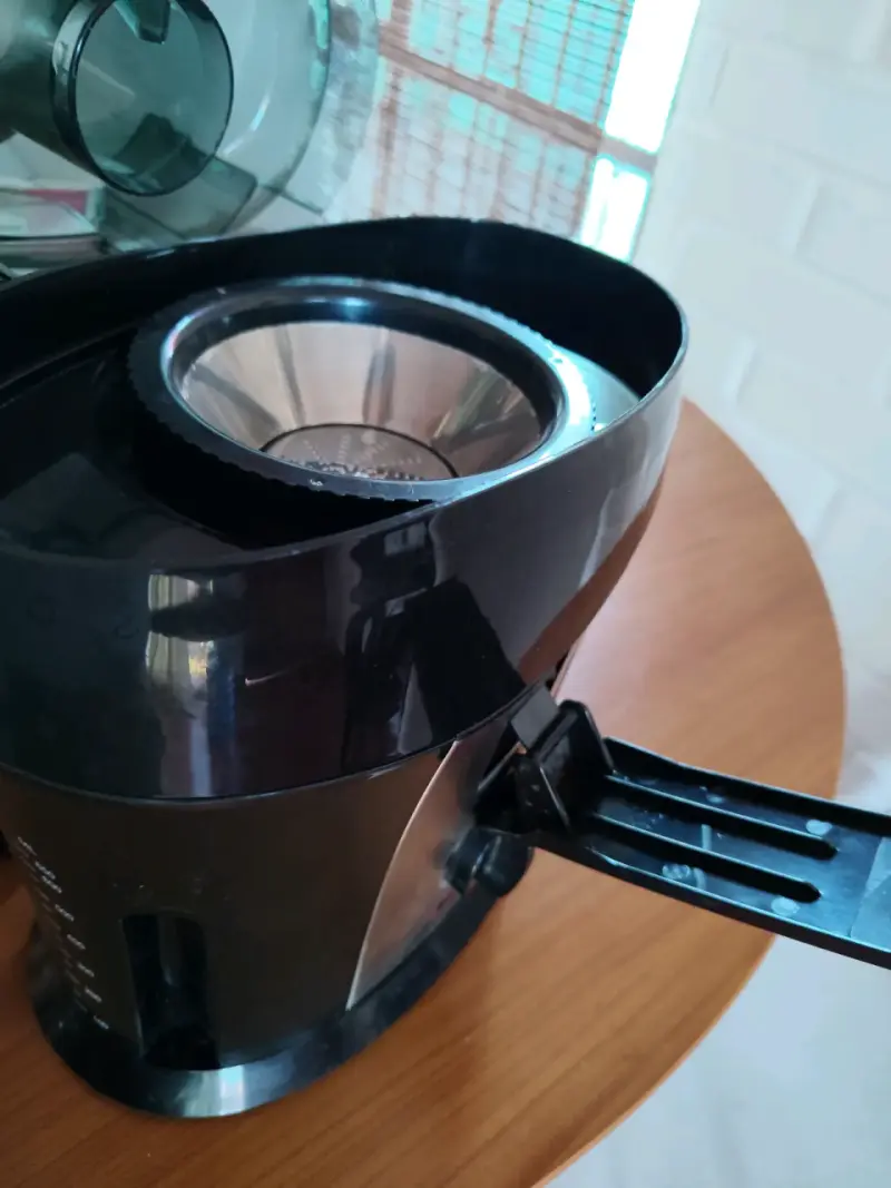 Extractor de jugo Thomas negro con medidor - 2