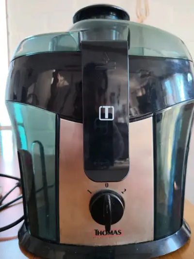 Extractor de jugo Thomas negro con medidor - miniatura 3