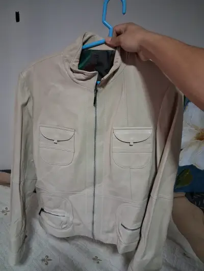 Chaqueta de cuero beige con bolsillos - miniatura 2