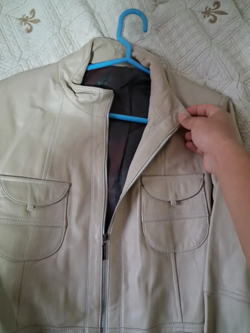 Chaqueta de cuero beige con bolsillos - 3