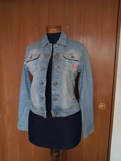 Chaqueta de mezclilla con bordado floral - miniatura 1