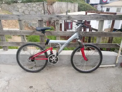 Bicicleta de montaña con doble suspensión - miniatura 1