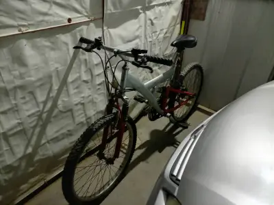 Bicicleta de montaña con doble suspensión - miniatura 3