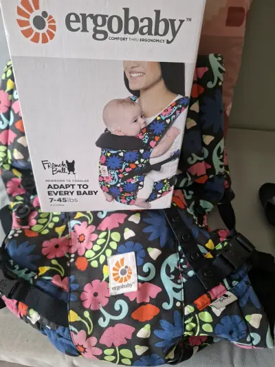 Portabebés ergonómico Ergobaby floral - miniatura 1