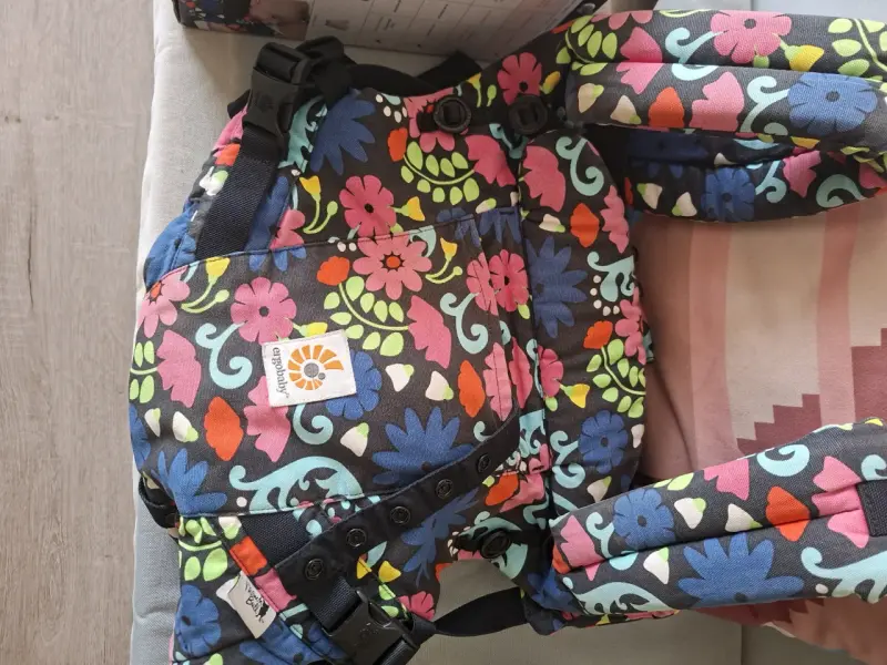 Portabebés ergonómico Ergobaby floral - 2