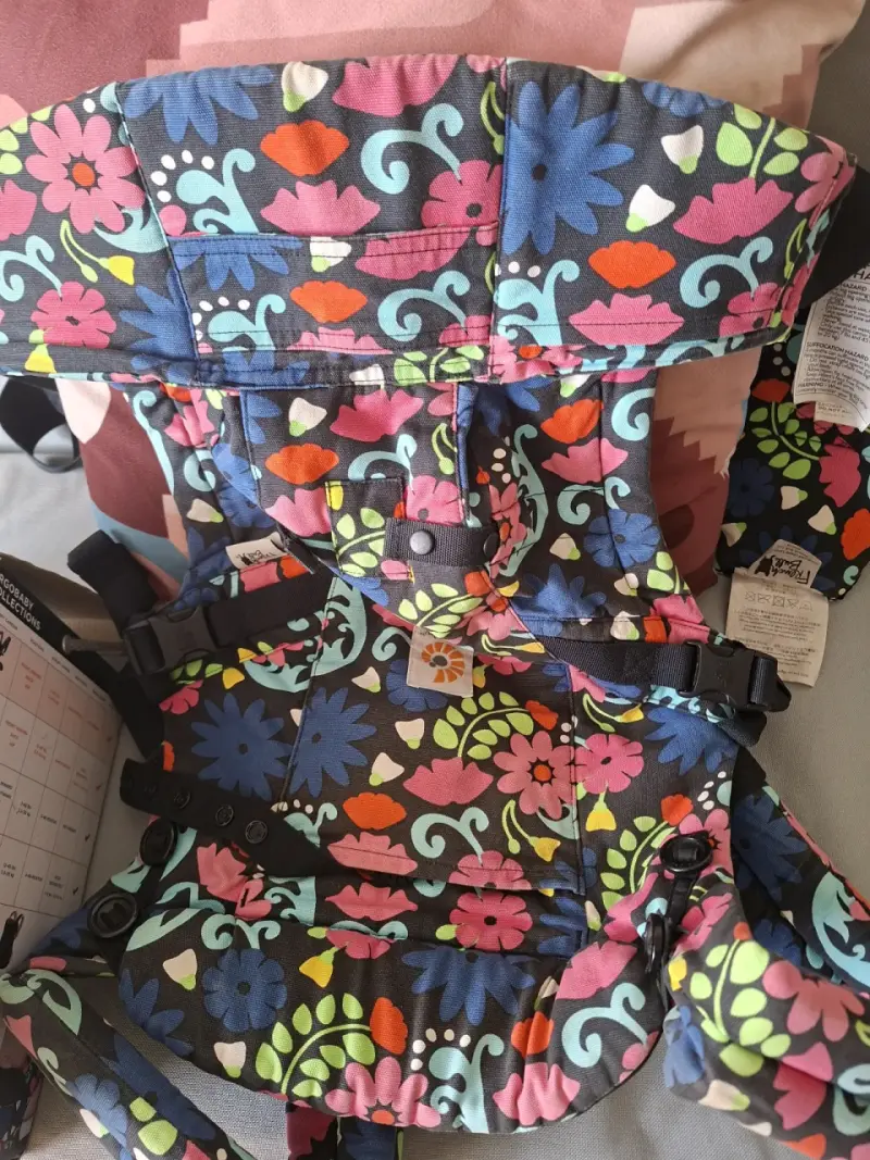 Portabebés ergonómico Ergobaby floral - 3